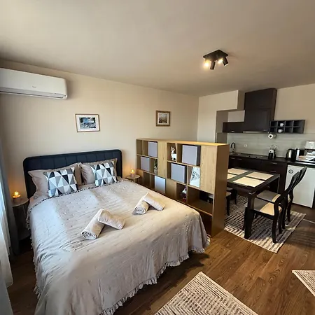 Royal Towers Lift View Апартаменты