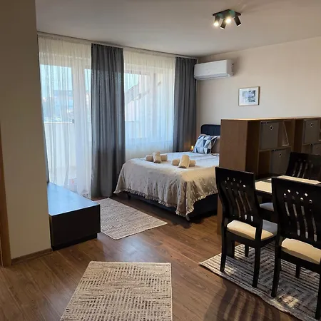 Royal Towers Lift View Апартаменты