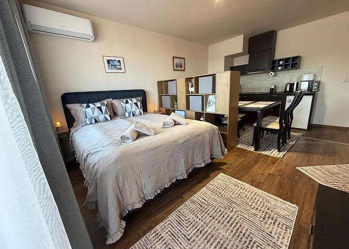 Royal Towers Lift View Апартаменты *